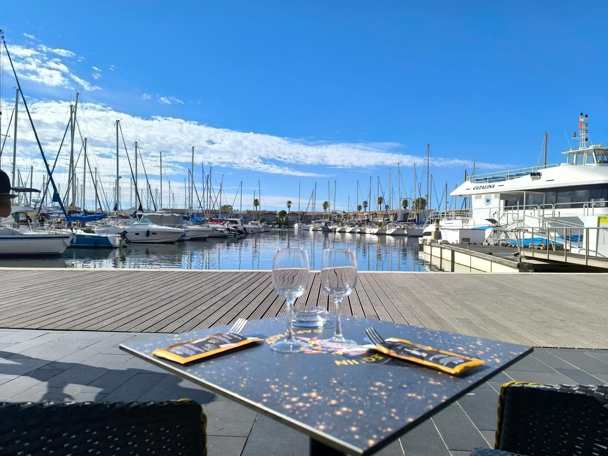 La Desirade Avec Parking- Port - Wifi Couchage En 160 Neuf Apartment Agde Exterior photo